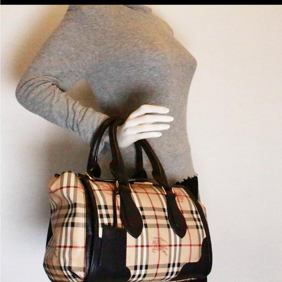 Original Burberry bag, like new, very little use. - Picture 6 of 7